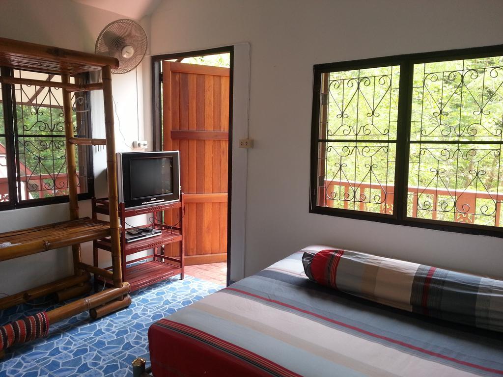 Ban Sabai Sabai Guest House Kanchanaburi Phòng bức ảnh