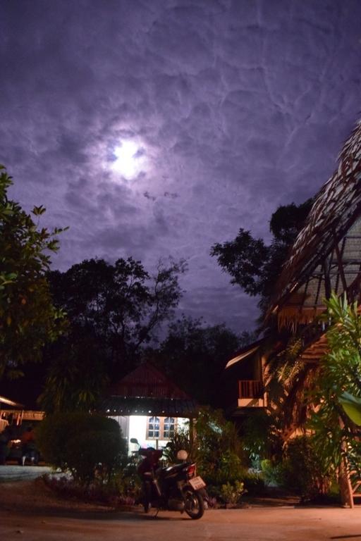 Ban Sabai Sabai Guest House Kanchanaburi Ngoại thất bức ảnh